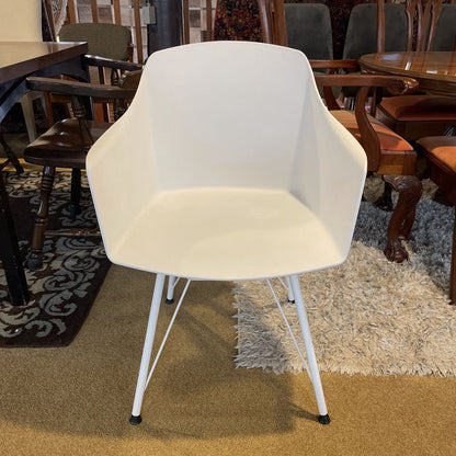 Modern Geometric White Molded Plastic Chair U ACCENT CHAIRS