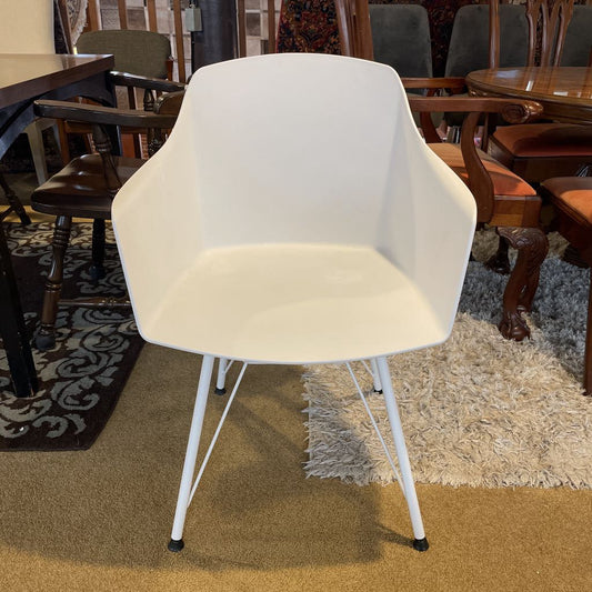 Modern Geometric White Molded Plastic Chair U ACCENT CHAIRS
