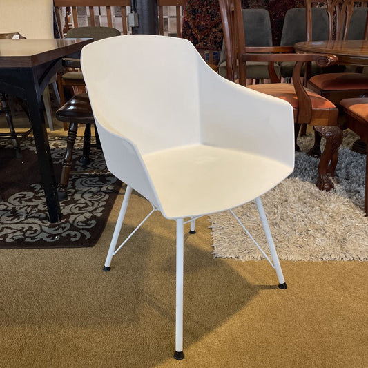 Modern Geometric White Molded Plastic Chair U ACCENT CHAIRS