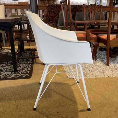 Modern Geometric White Molded Plastic Chair U ACCENT CHAIRS