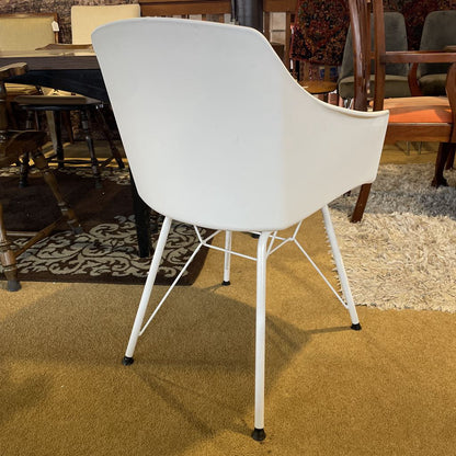 Modern Geometric White Molded Plastic Chair U ACCENT CHAIRS