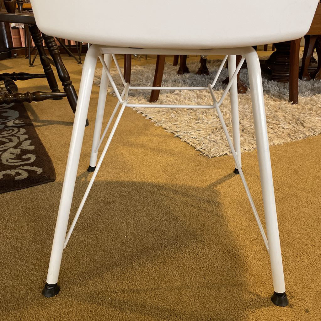 Modern Geometric White Molded Plastic Chair U ACCENT CHAIRS