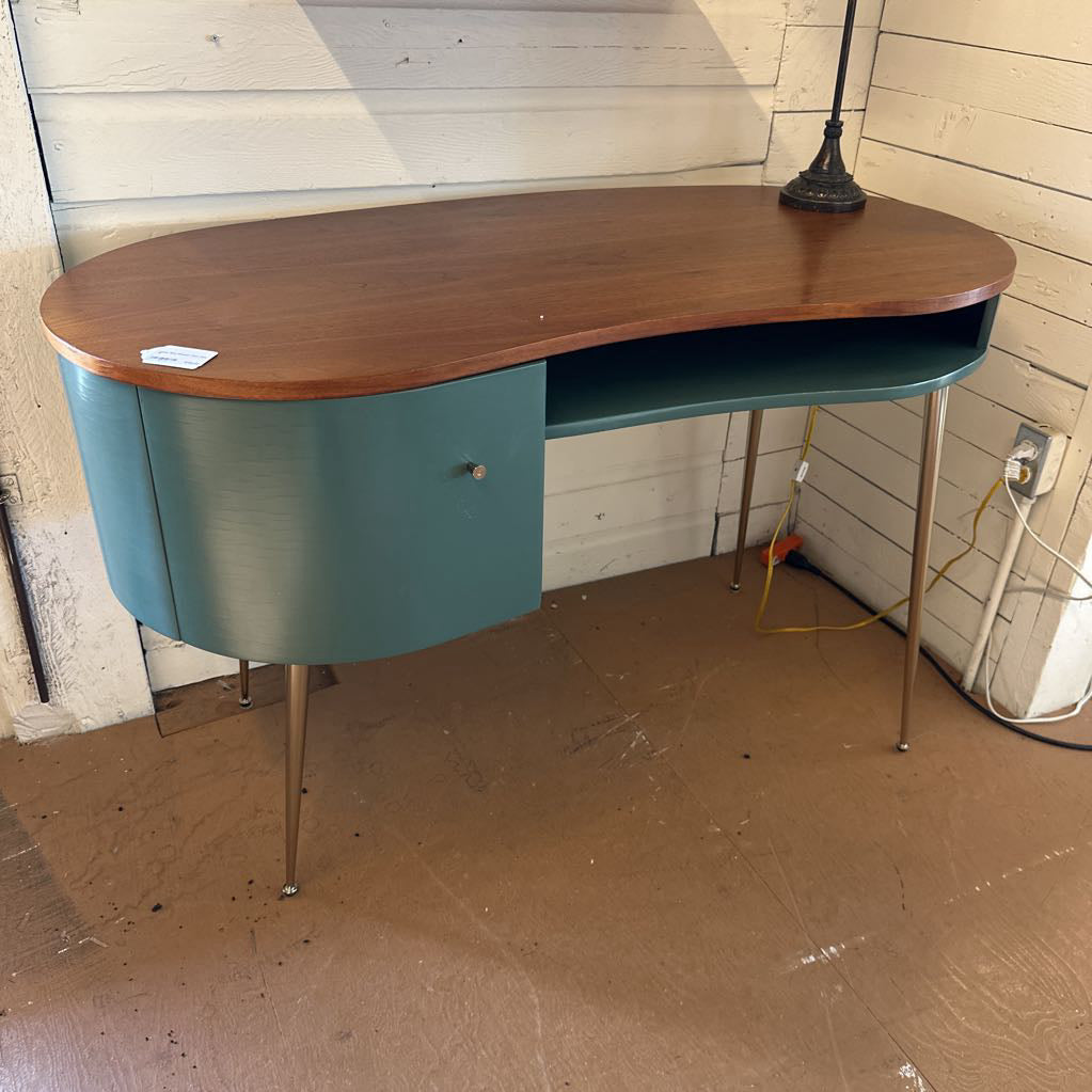Kidney Bean Shaped 1 Door Desk C DESKS