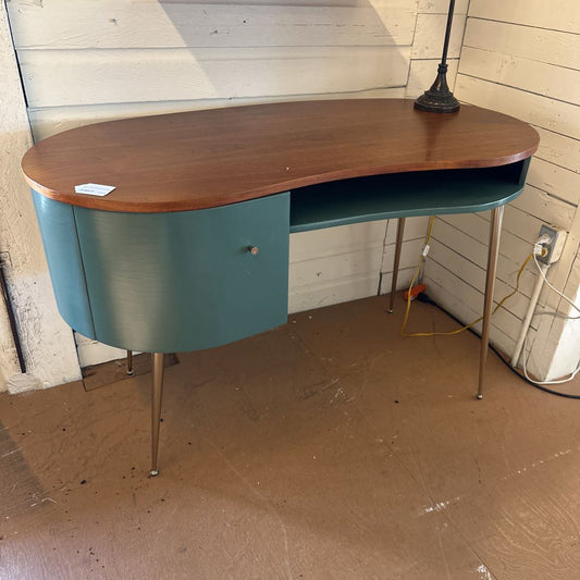 Kidney Bean Shaped 1 Door Desk