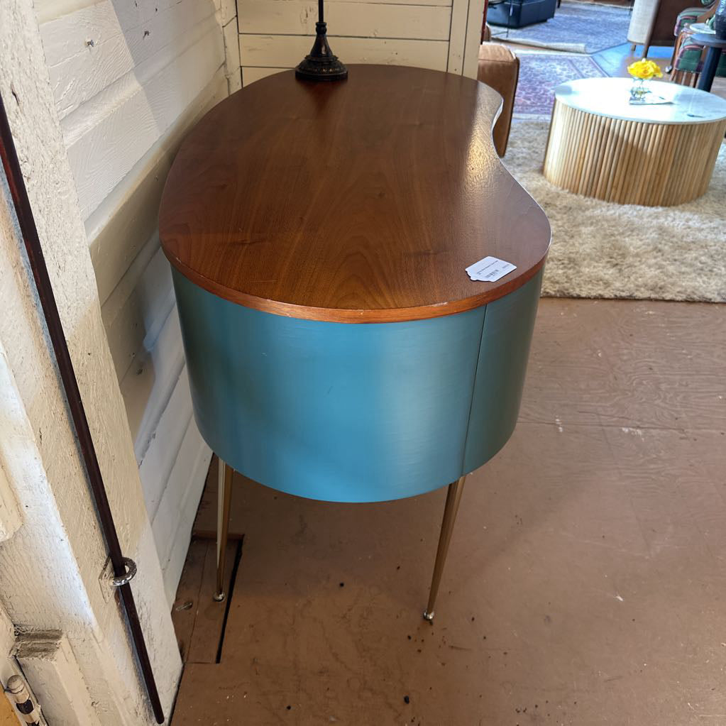 Kidney Bean Shaped 1 Door Desk C DESKS