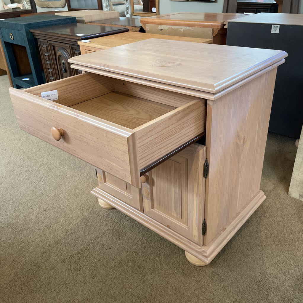 Rose Tinted Light Wood 1 Drawer 2 Door Nightstand C NIGHTSTANDS
