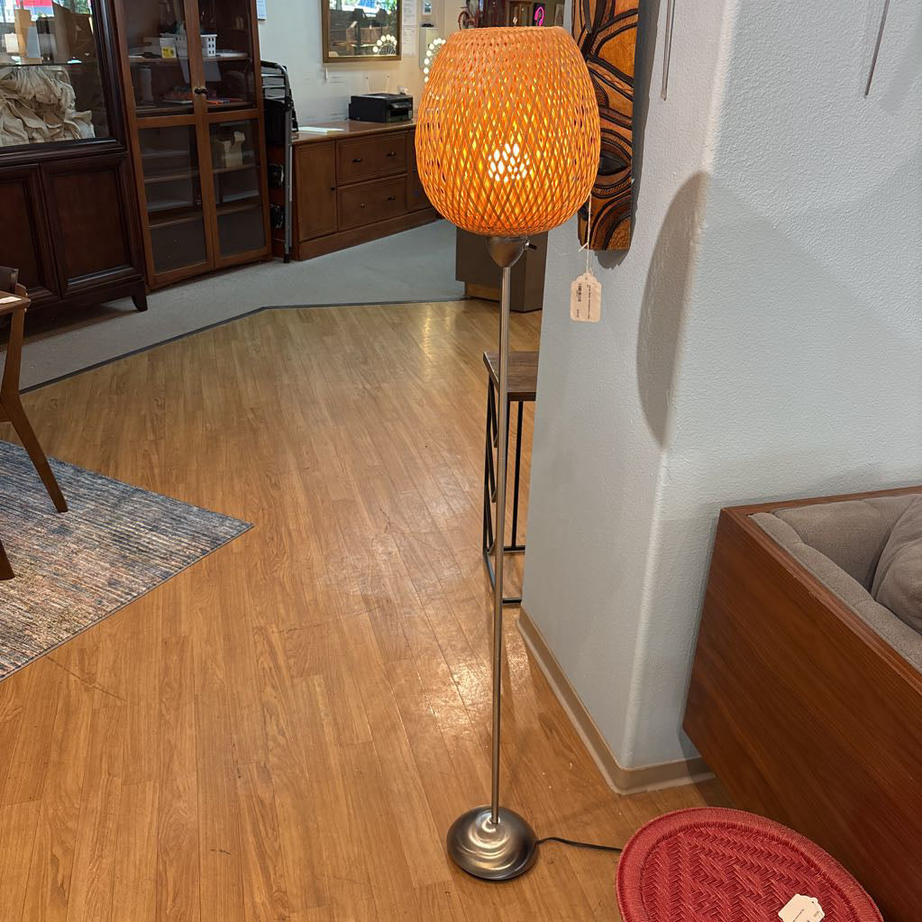 Woven Shade Contemporary Lamp