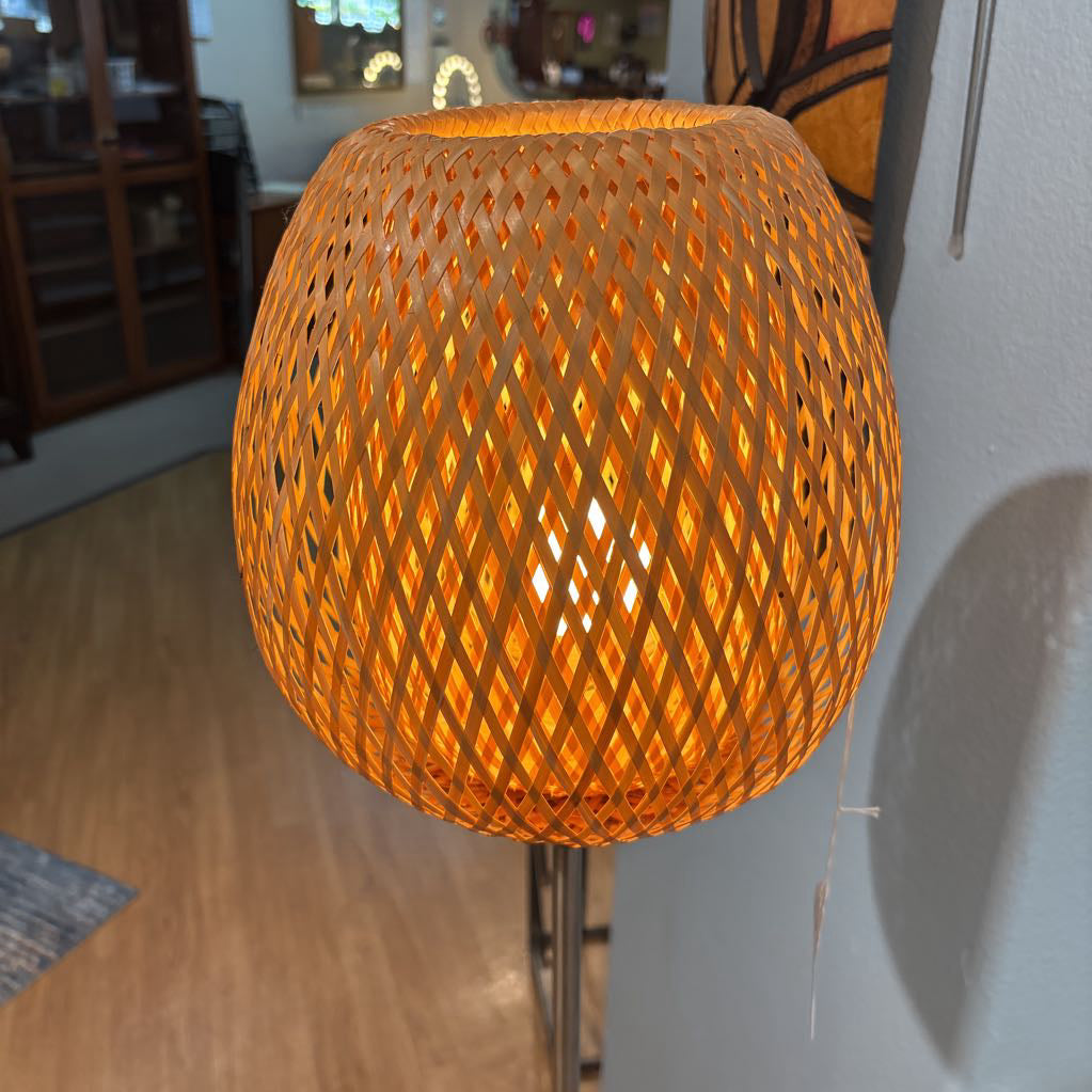 Woven Shade Contemporary Lamp