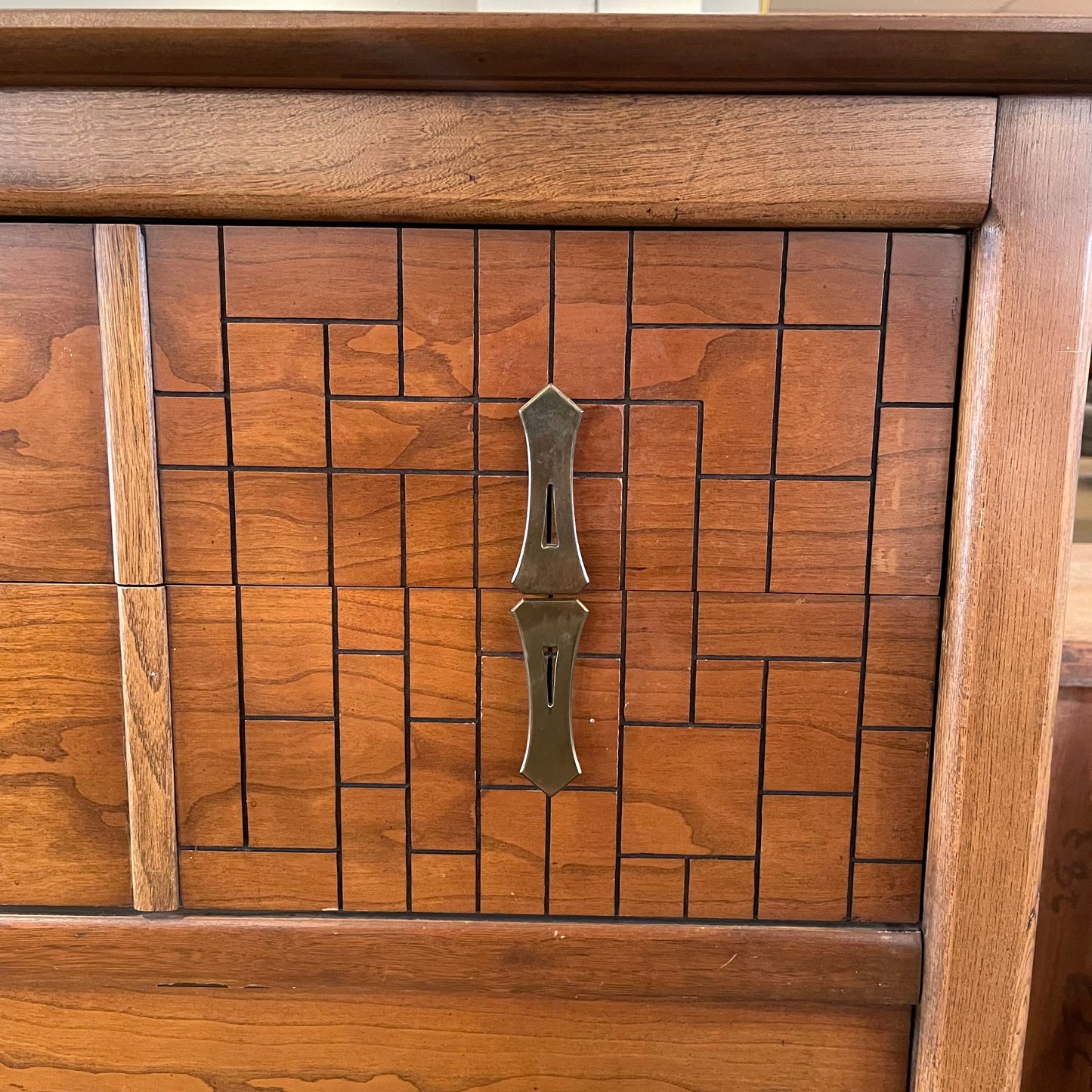5 Drawer Wooden Dresser w/Geometric Faux Drawers