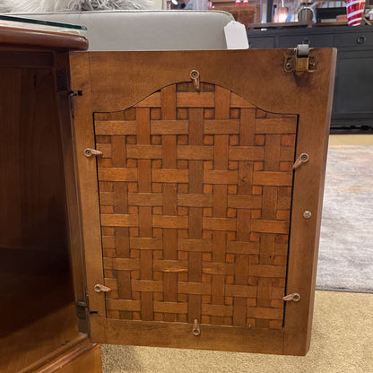 MC 6-Sided End Table with Glass Top