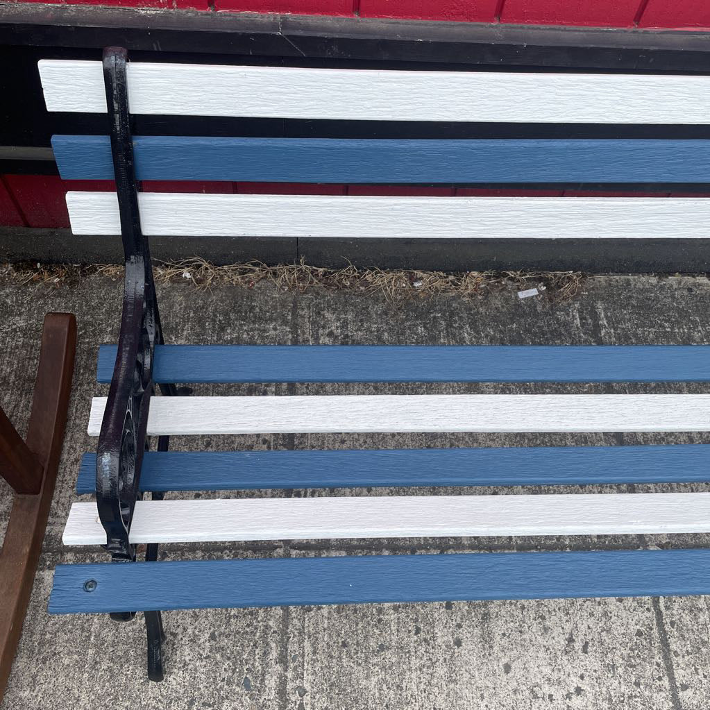 Petite Metal Bench w White & Blue Slats