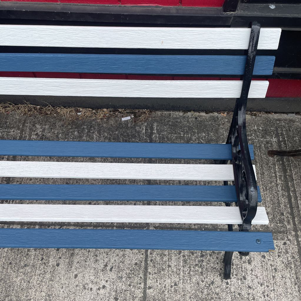 Petite Metal Bench w White & Blue Slats