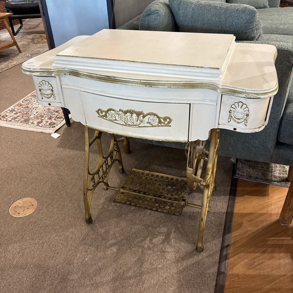 Vintage White Sewing Machine (WORKS) UNIQUE FINDS