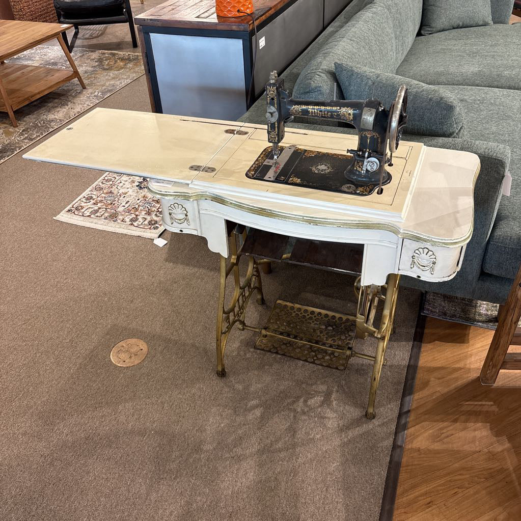 Vintage White Sewing Machine (WORKS) UNIQUE FINDS