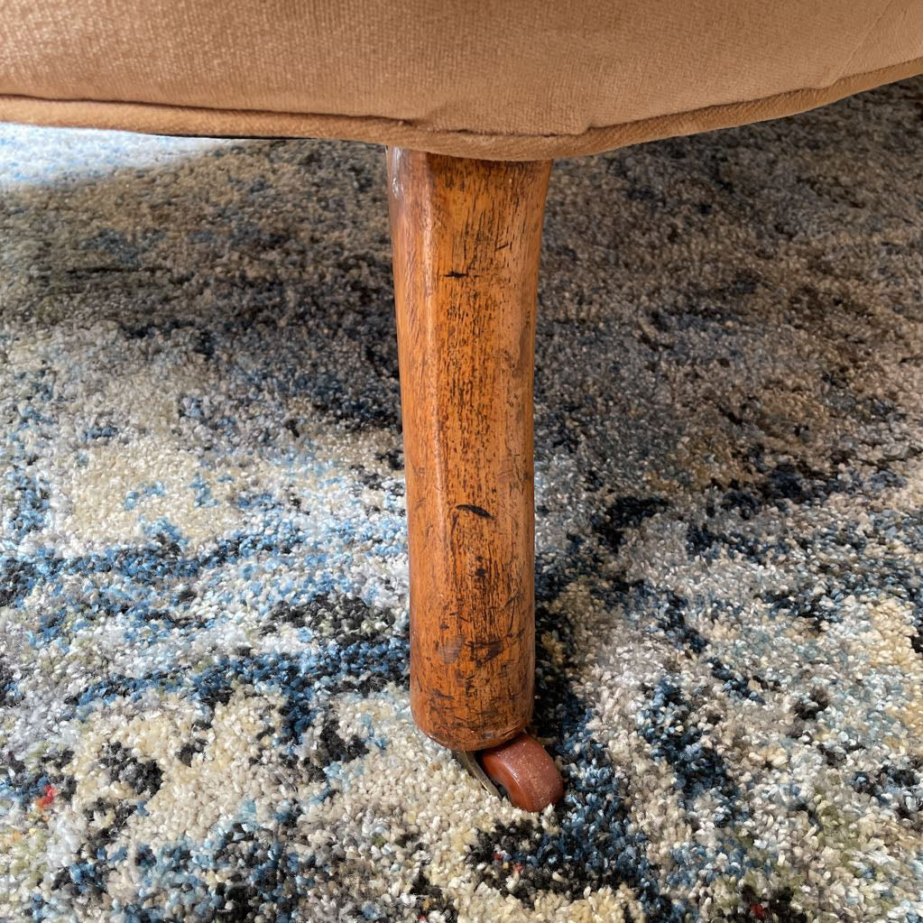 Victorian Dune Velvet Fainting Sofa