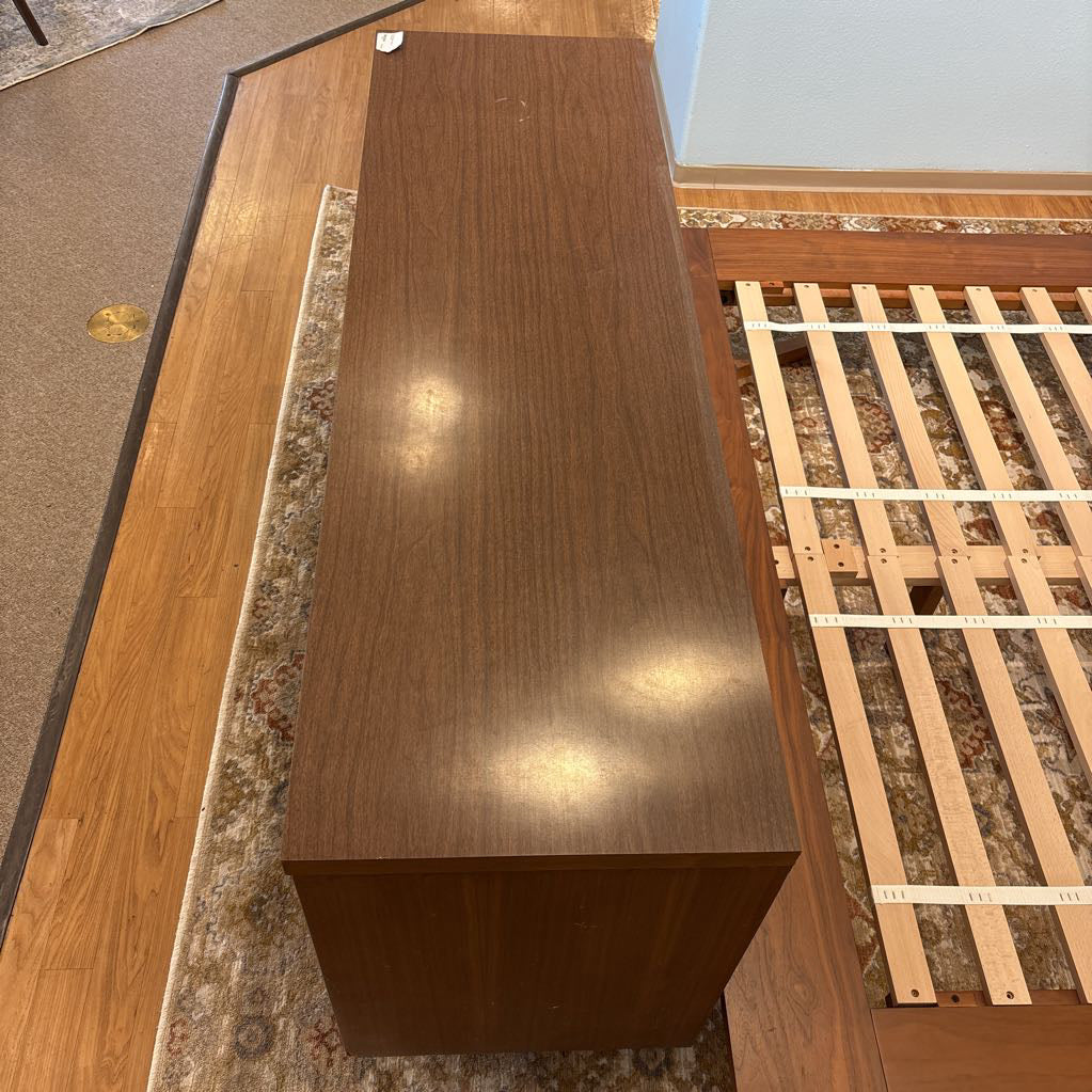 MC 9 Drawer Dresser