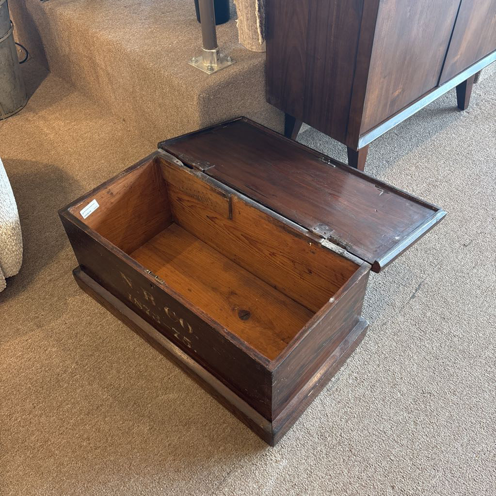 Vintage Wooden Storage Chest C TRUNKS