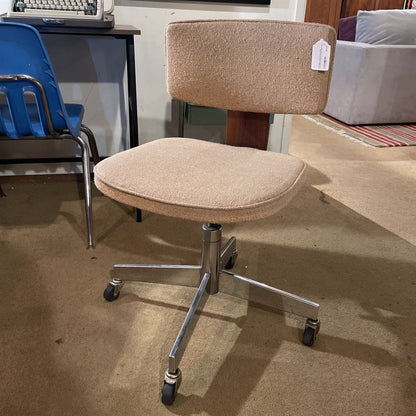 MC Beige Cloth/Walnut Back Upholstered Rolling Office Chair