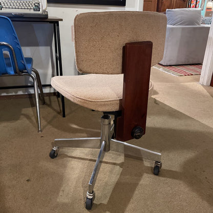 MC Beige Cloth/Walnut Back Upholstered Rolling Office Chair