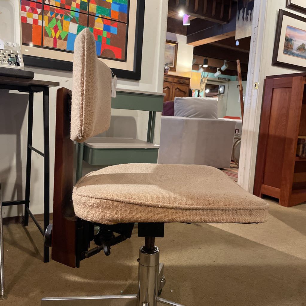 MC Beige Cloth/Walnut Back Upholstered Rolling Office Chair