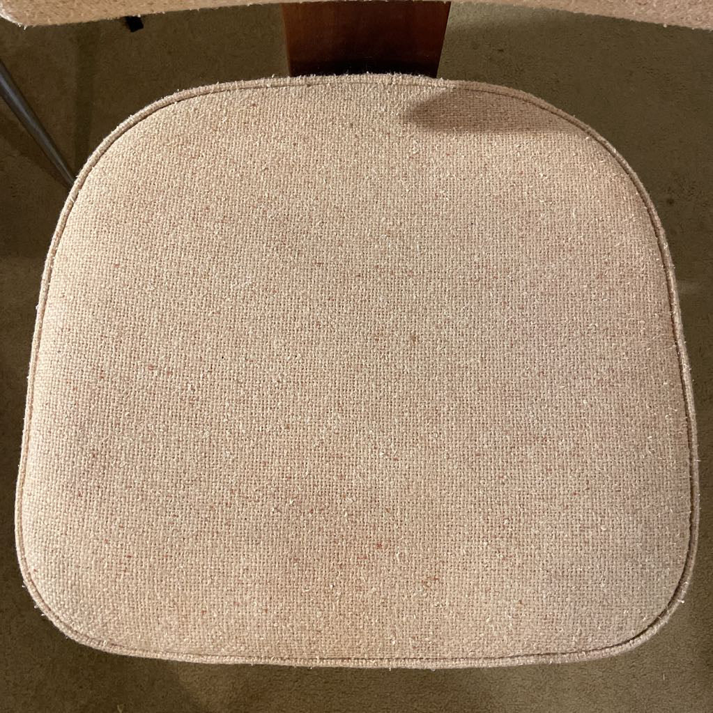 MC Beige Cloth/Walnut Back Upholstered Rolling Office Chair