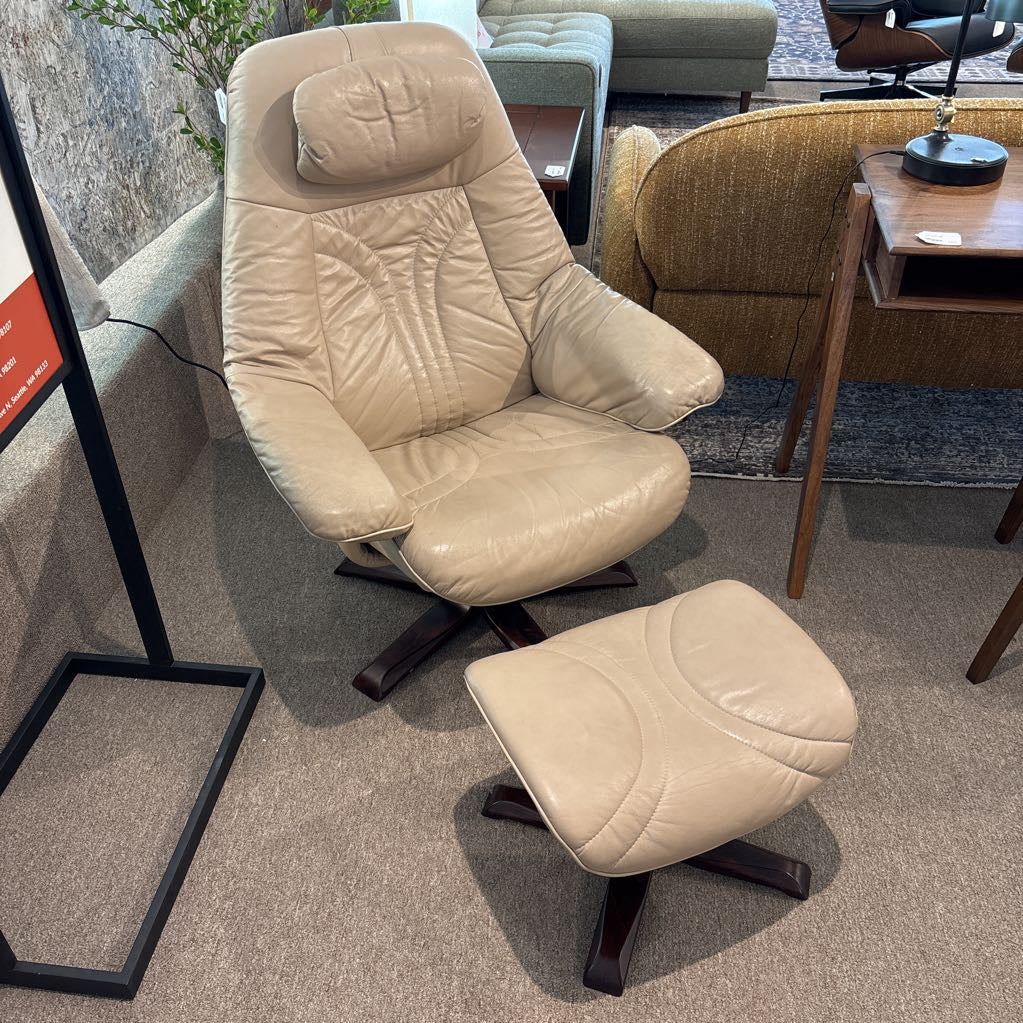 Ekornes Stressless Cream Leather Adjustable Recliner w/Ottoman