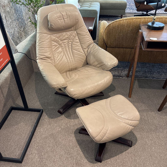 Ekornes Stressless Cream Leather Adjustable Recliner w/Ottoman