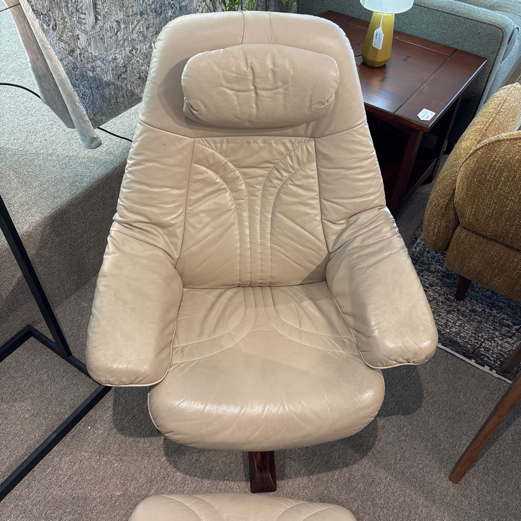 Ekornes Stressless Cream Leather Adjustable Recliner w/Ottoman
