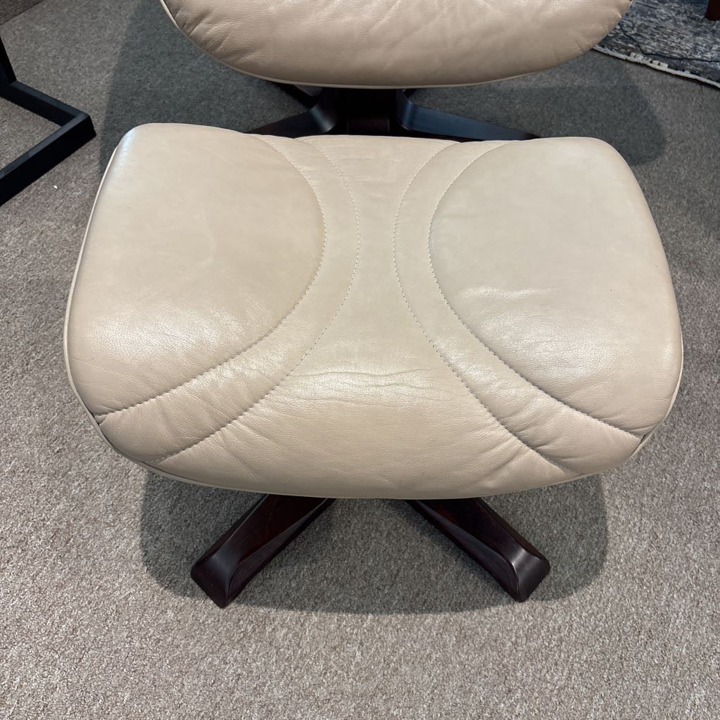 Ekornes Stressless Cream Leather Adjustable Recliner w/Ottoman