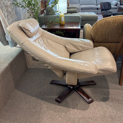 Ekornes Stressless Cream Leather Adjustable Recliner w/Ottoman