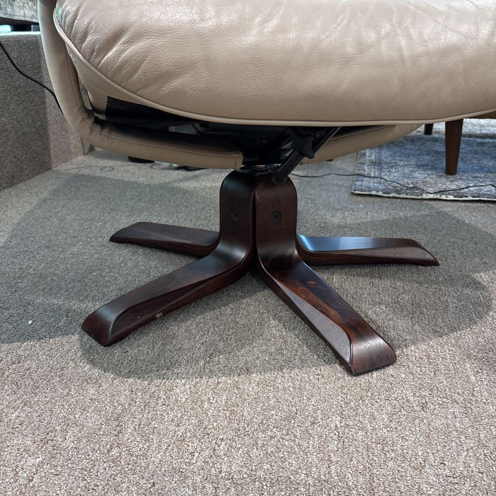 Ekornes Stressless Cream Leather Adjustable Recliner w/Ottoman