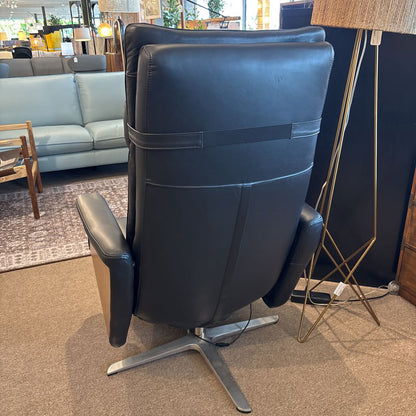 Svago Swivel Zero Gravity Recliner in Black Leather