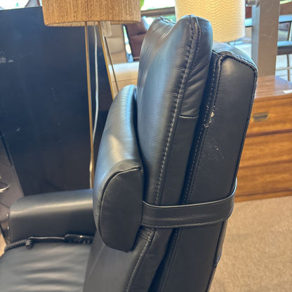Svago Swivel Zero Gravity Recliner in Black Leather