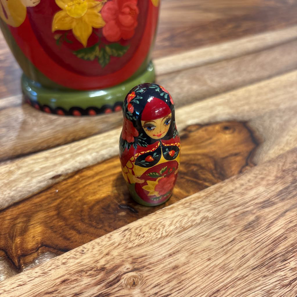 Floral Russian Nesting Doll Set (8 Pieces)