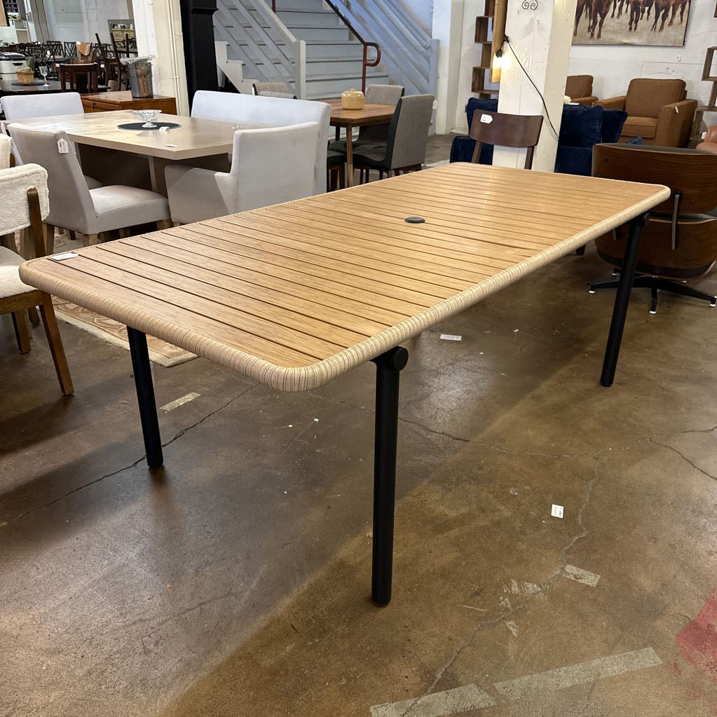 Sierra Outdoor Dining Table