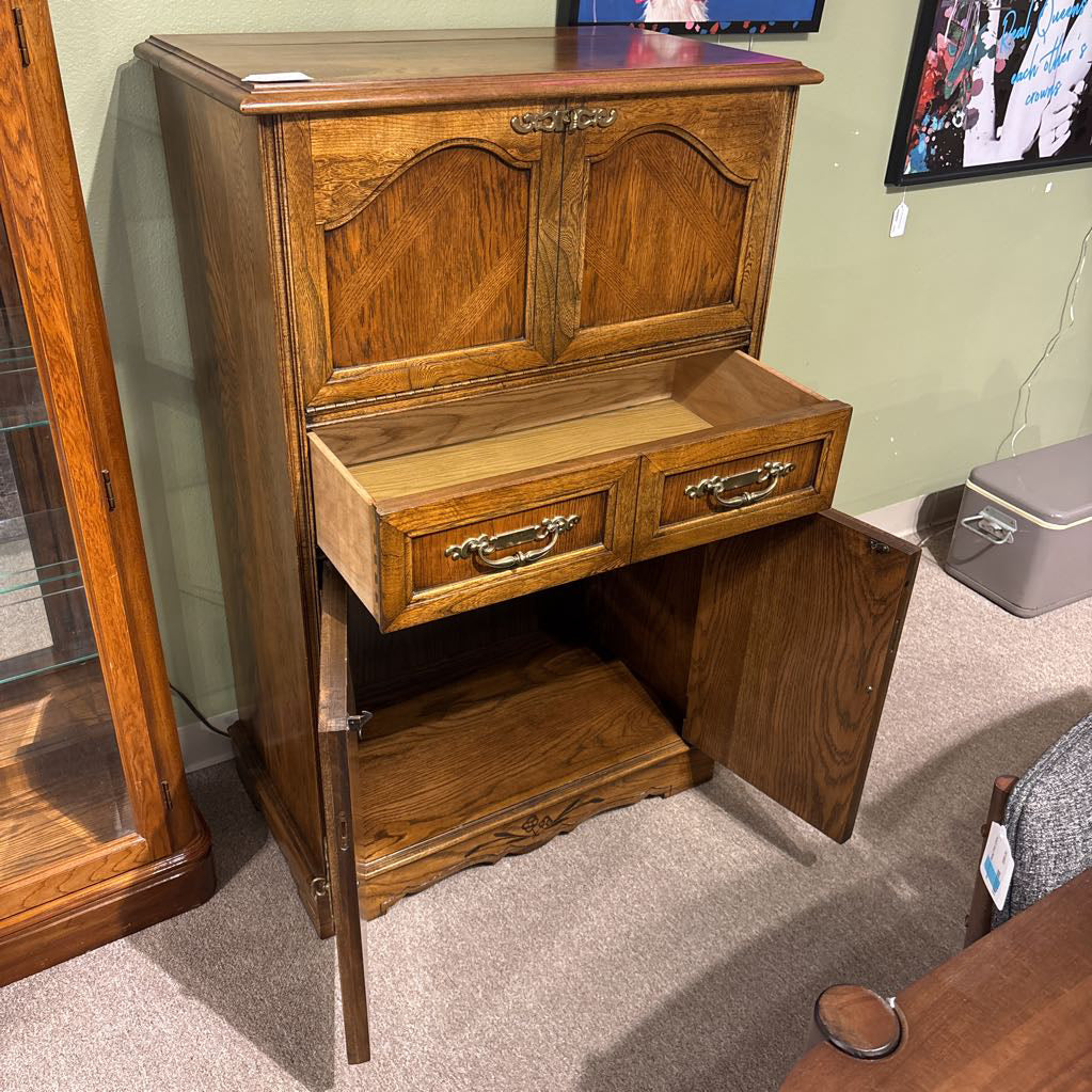 Vintage Lane Bar Cabinet w/Light
