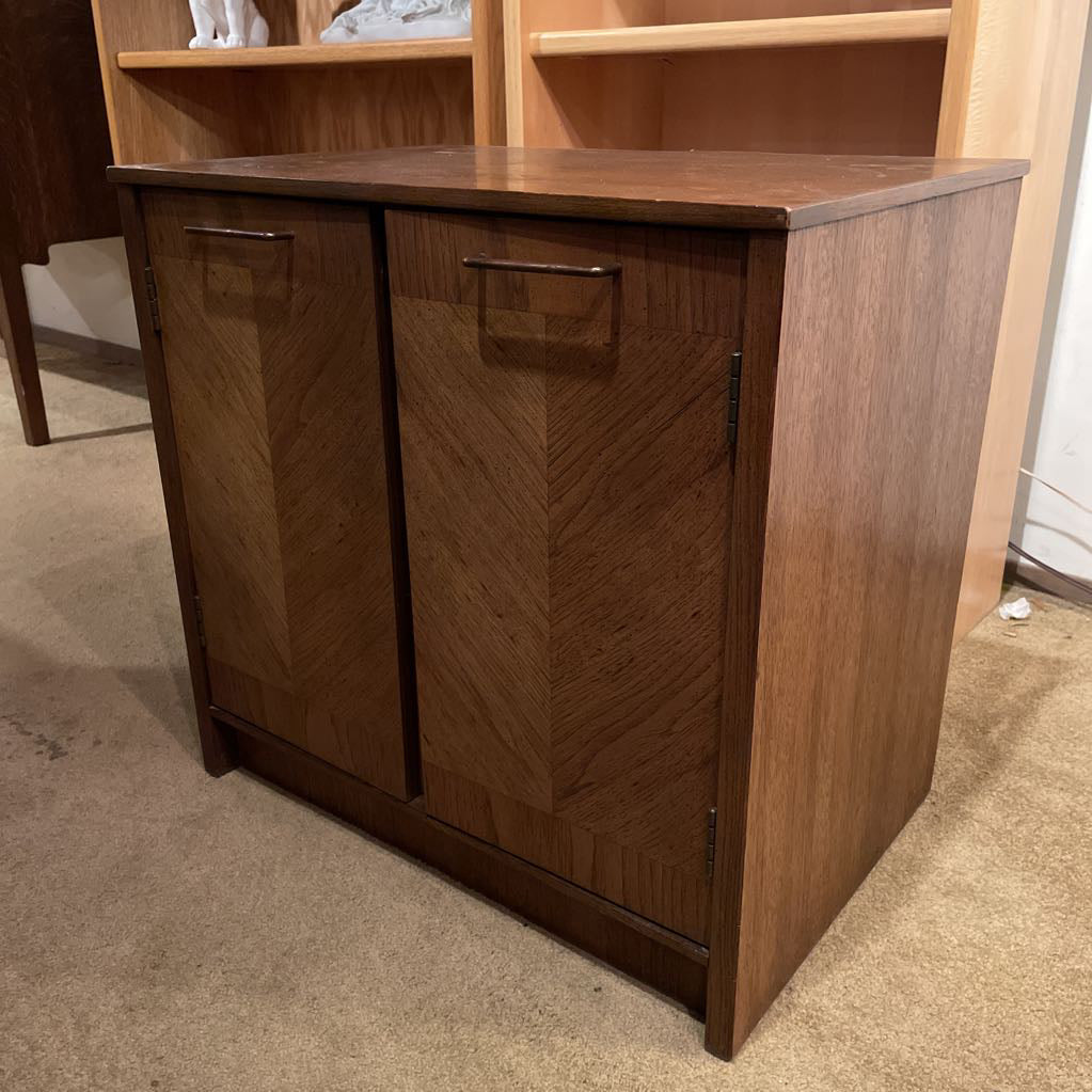 MC Wood with Rectangular Metal Handles Door Cabinet