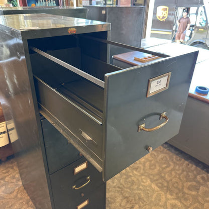 Vintage Green Metal 4 Drawer File Cabinet (AS IS) UNCATEGORIZED