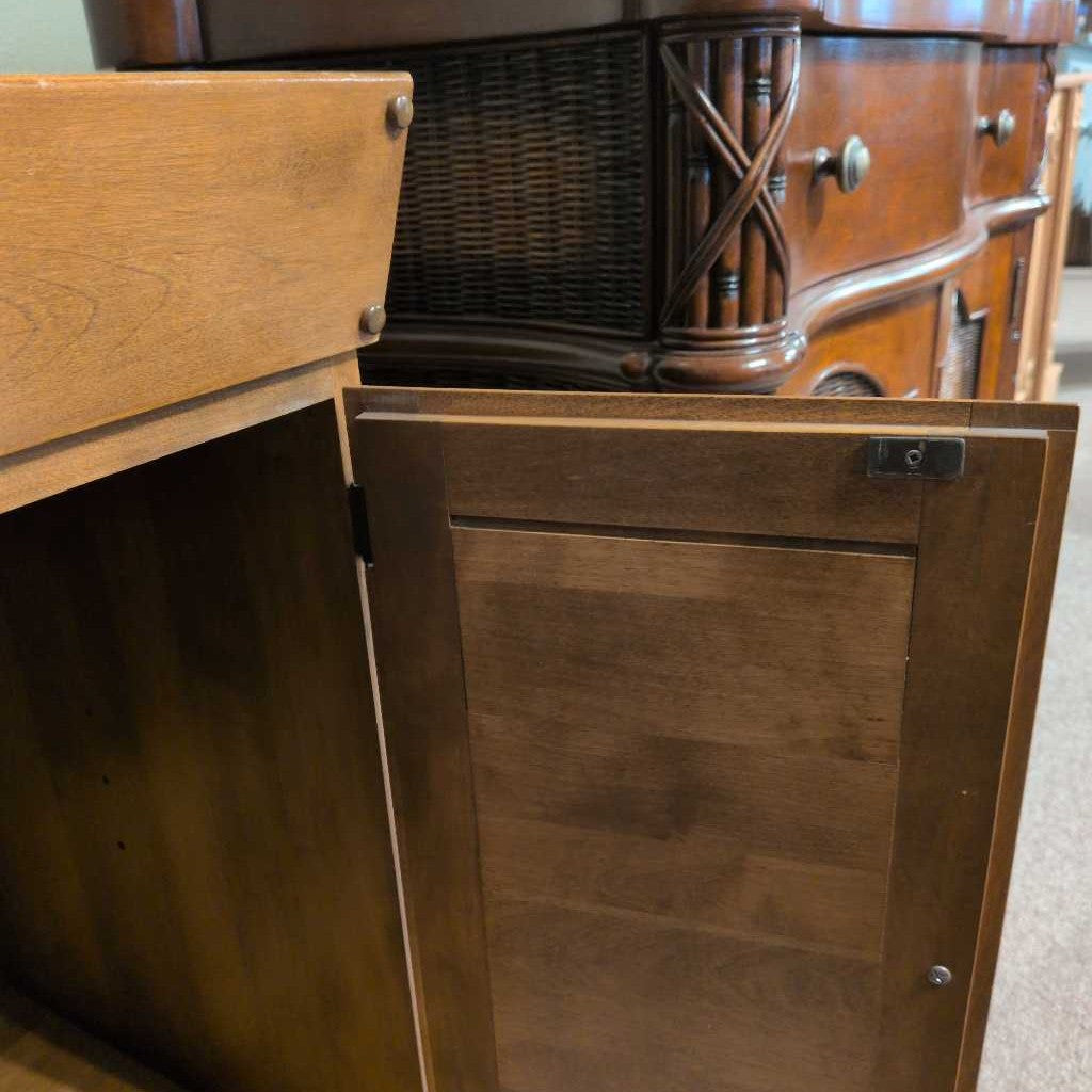 Ethan Allen Maple Heirloom Dry Sink
