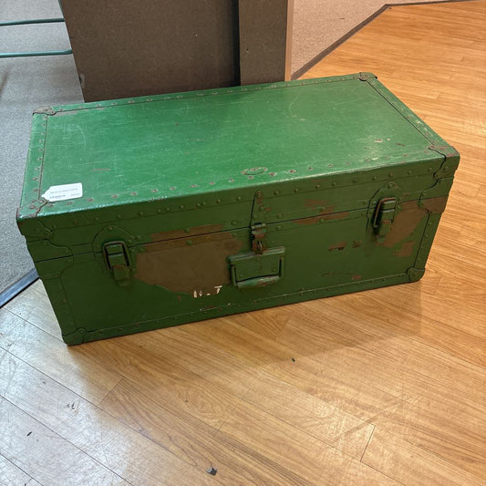 1946 Skyway Steamer Trunk C TRUNKS