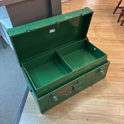 1946 Skyway Steamer Trunk C TRUNKS
