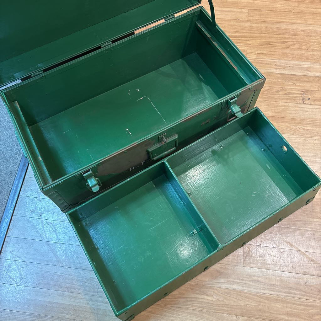 1946 Skyway Steamer Trunk C TRUNKS
