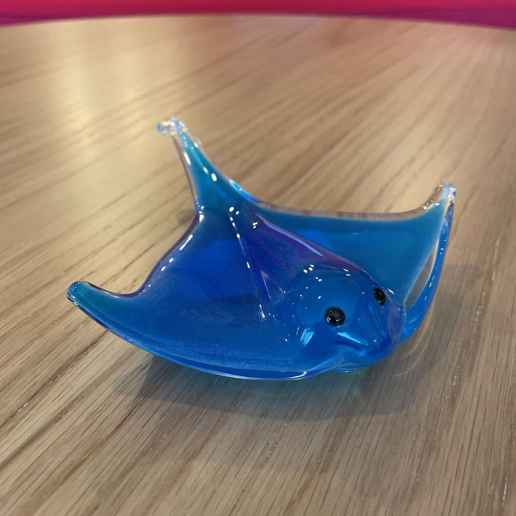 Blue Glow-in-the-dark Glass Stingray