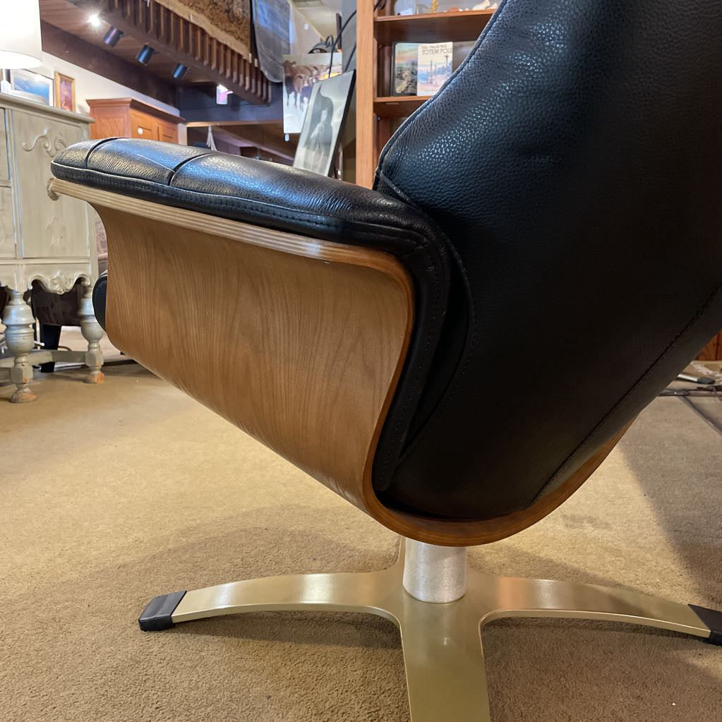 Black Leather Modern Bentwood Recliner Chair