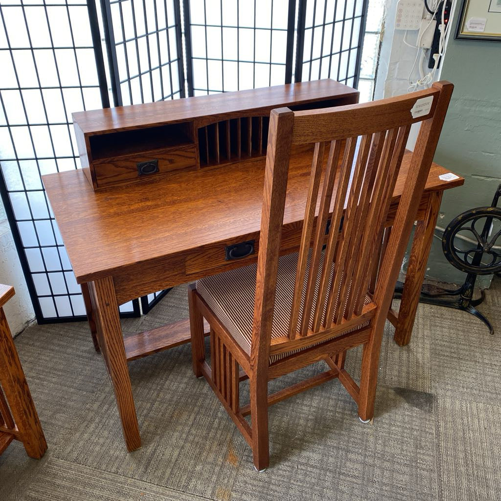 MICHAELS FURNITURE Mission Style Desk w/Organizer