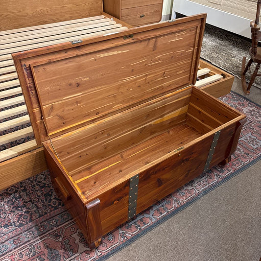 Vintage Farmhouse Chest w/Wheels C TRUNKS
