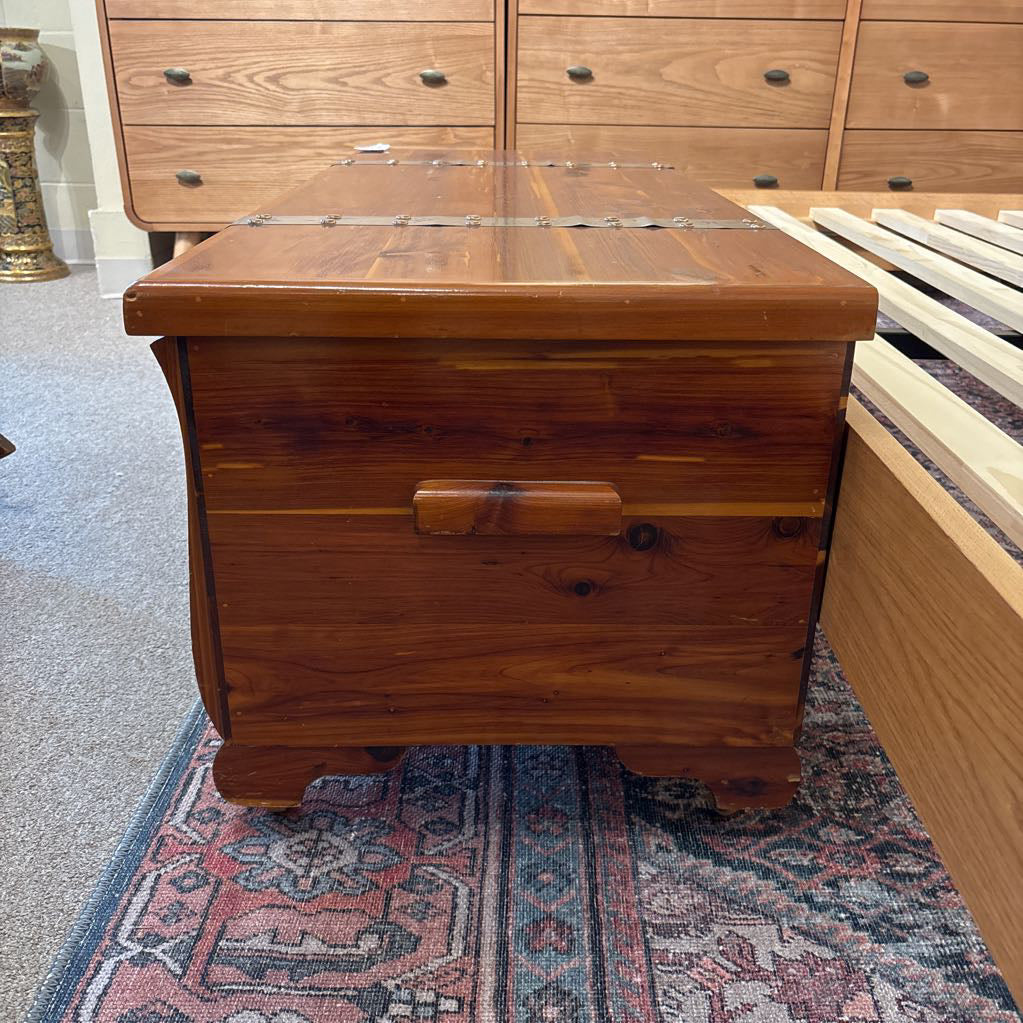 Vintage Farmhouse Chest w/Wheels C TRUNKS