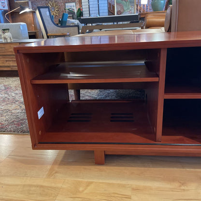 BDI Cirrus Media Console