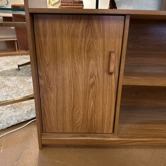 Asymmetric Media Unit C MEDIA STANDS