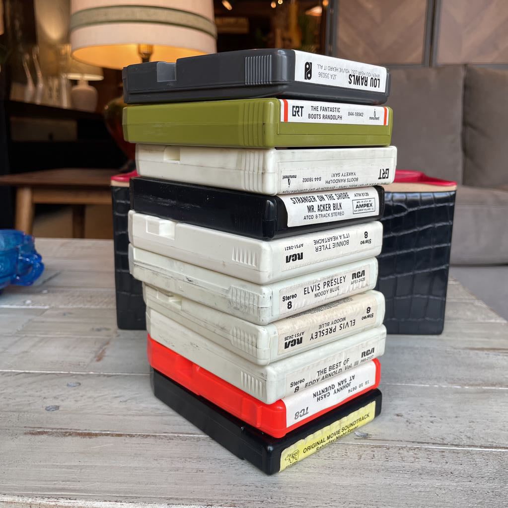 Vint. Faux Alligator Pattern Vinyl Case w/ 10 8track Tapes